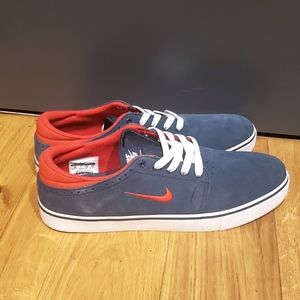 Nike, SB Teams edition, suede navy with red accents, mens size 12